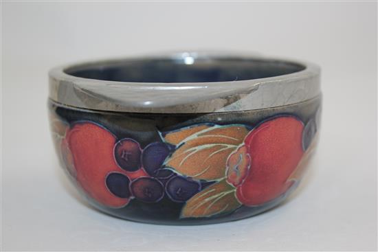 A Moorcroft pomegranate and Tudric pewter mounted quaich, 1920s, 13.8cm